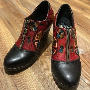 L’Artistse Zipper heeled booties